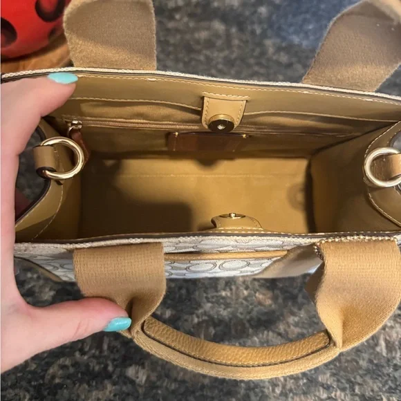 Coach - Picture 5 of 8